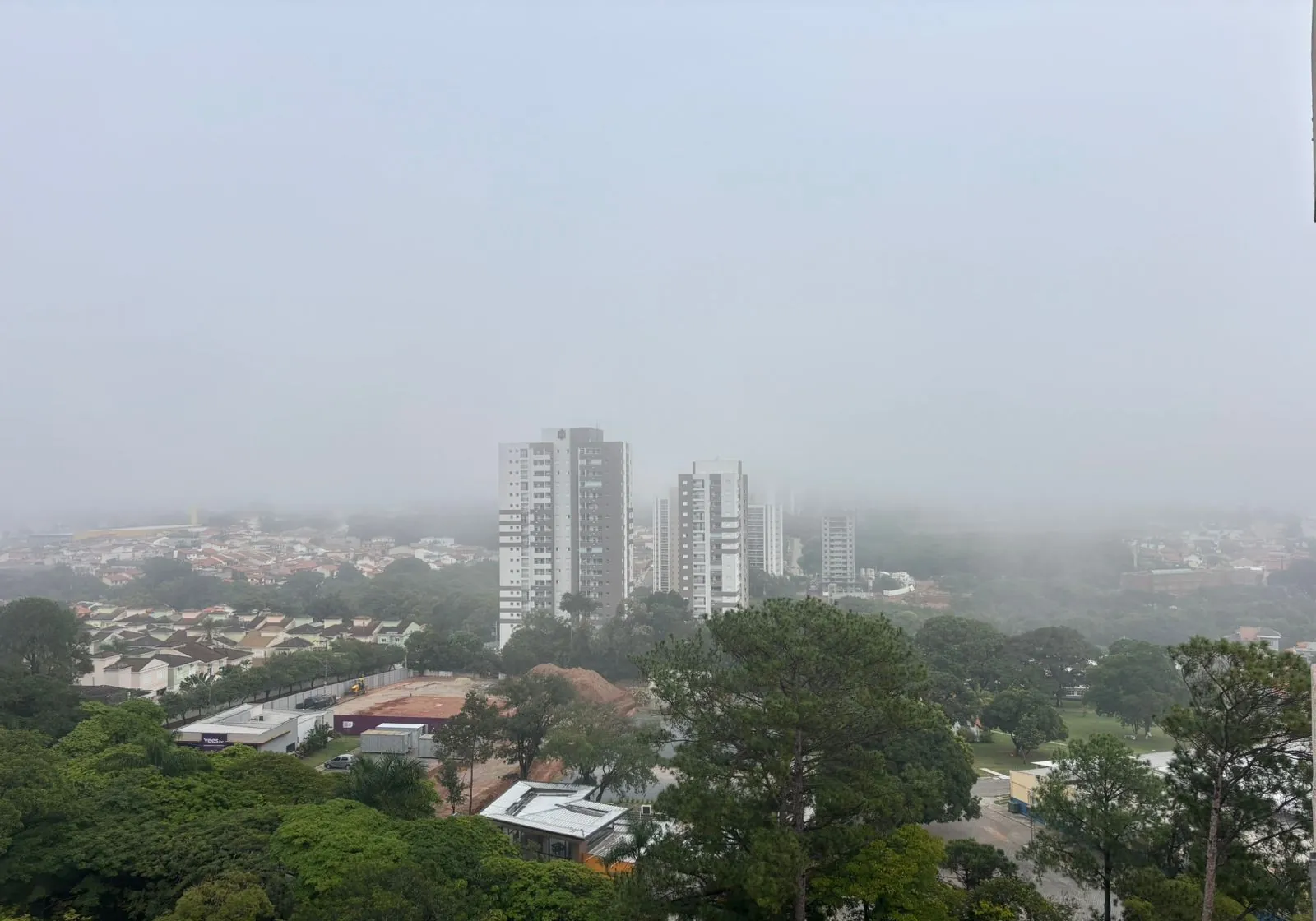Frente fria mantém chuva no Sudeste e no Paraná; temporais voltam ao Sul no domingo