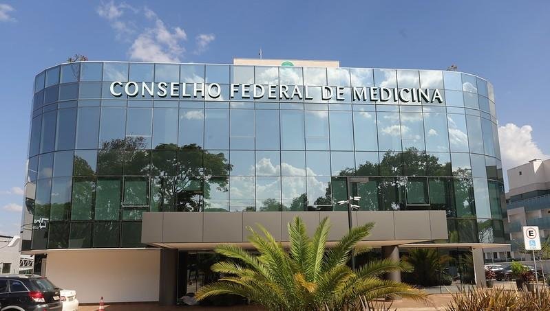 CFM publica regras para uso de inteligência artificial na medicina e reforça que decisão final é do médico