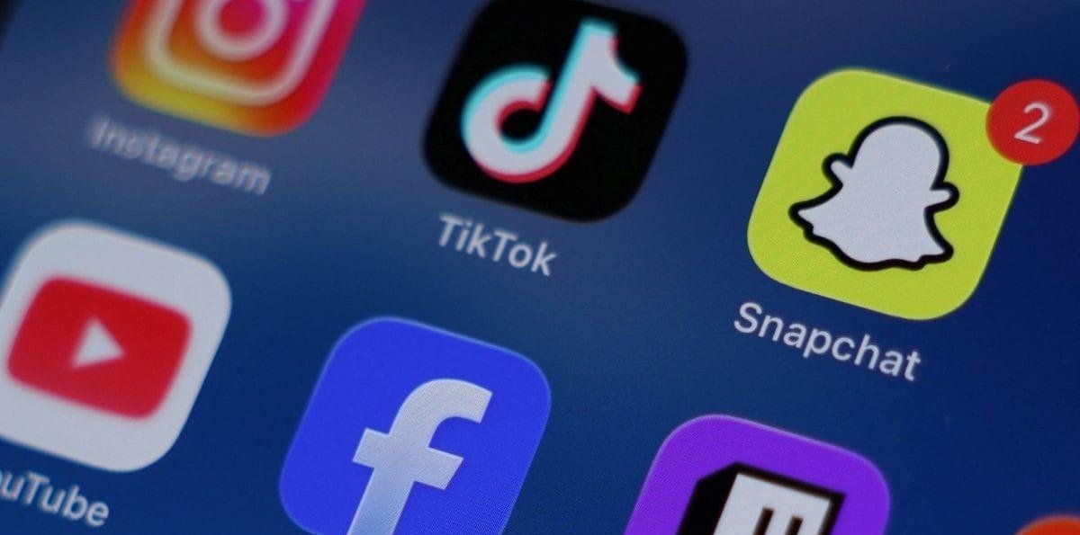 Proibição das redes sociais na Austrália pode deixar crianças isoladas?