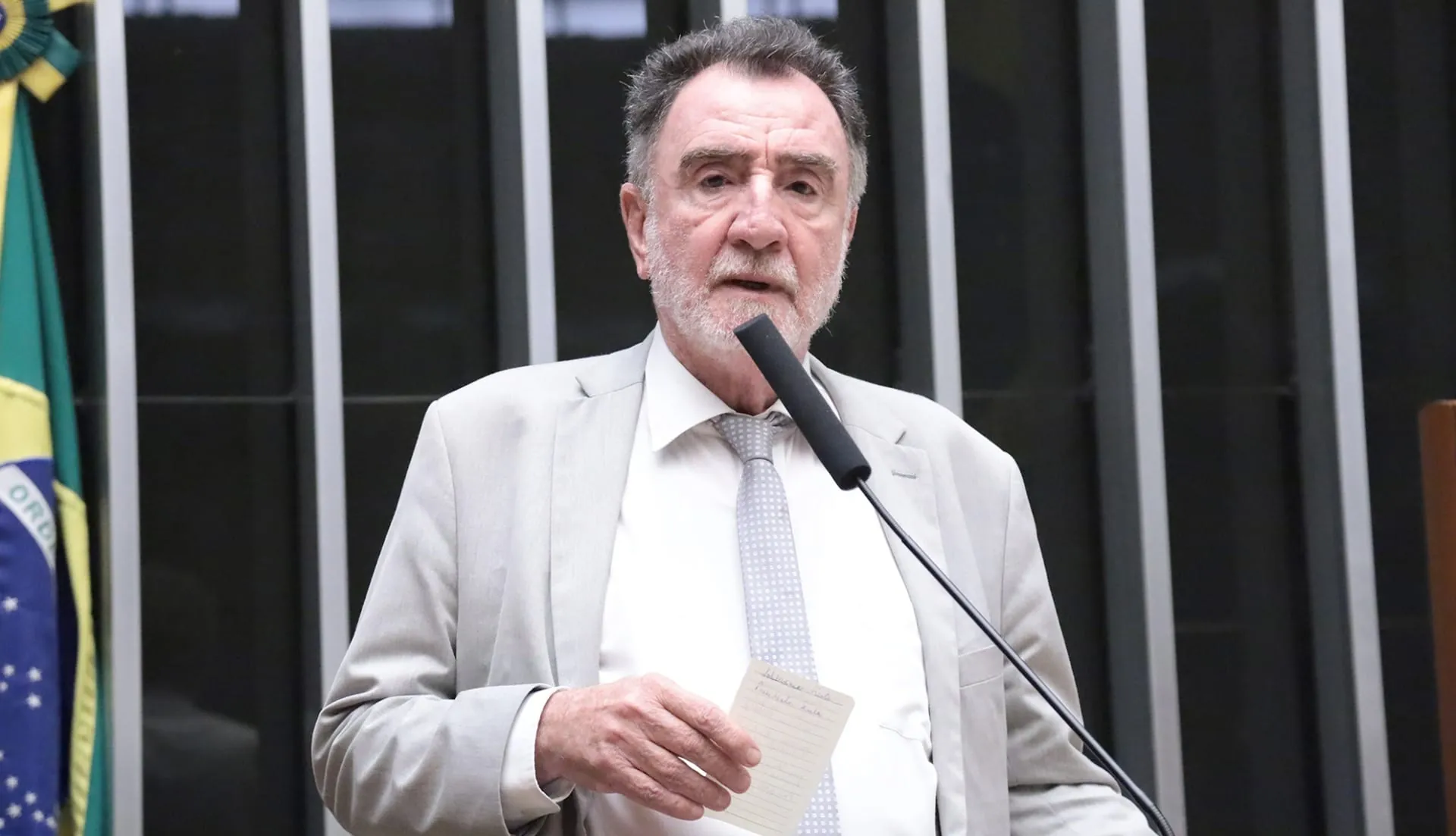 Patrus Ananias vira favorito do PT ao governo de MG e aguarda aval de Lula