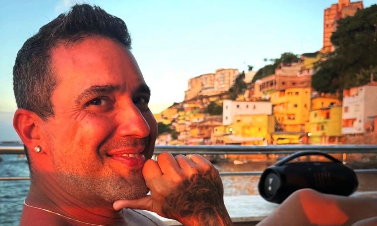 André Marques não se intimida e revela se já realizou fetiches sexuais