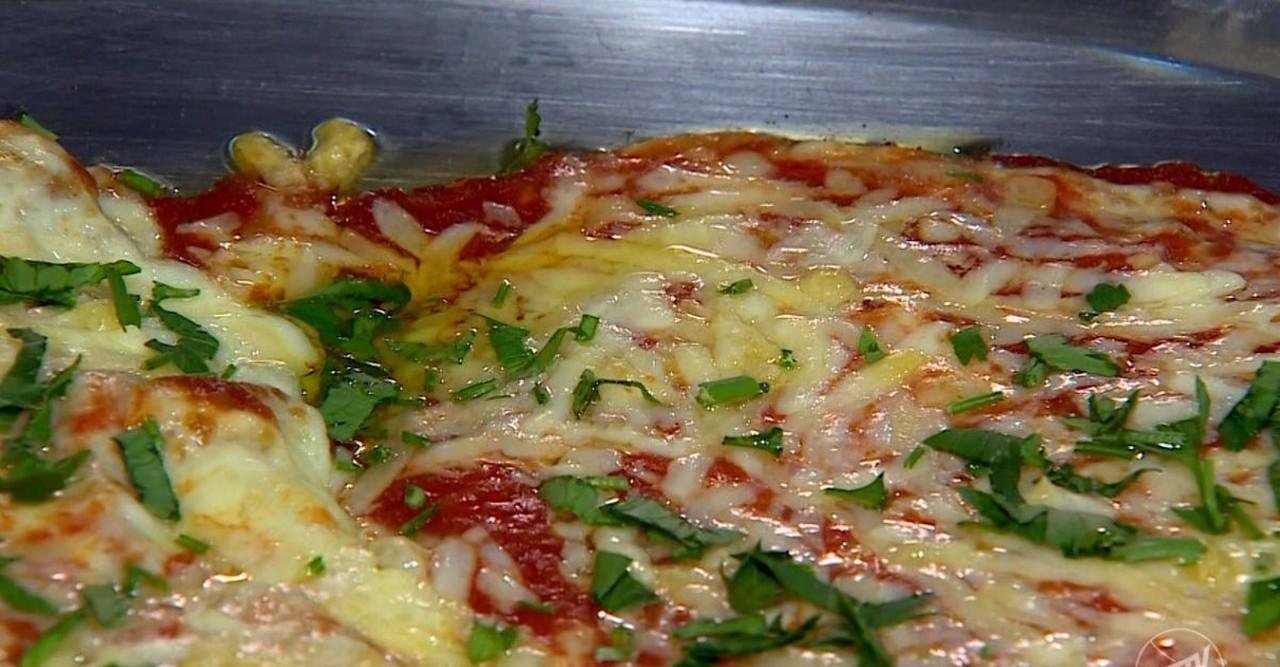 Aprenda a receita de uma parmegiana irresistível com molho especial | G1