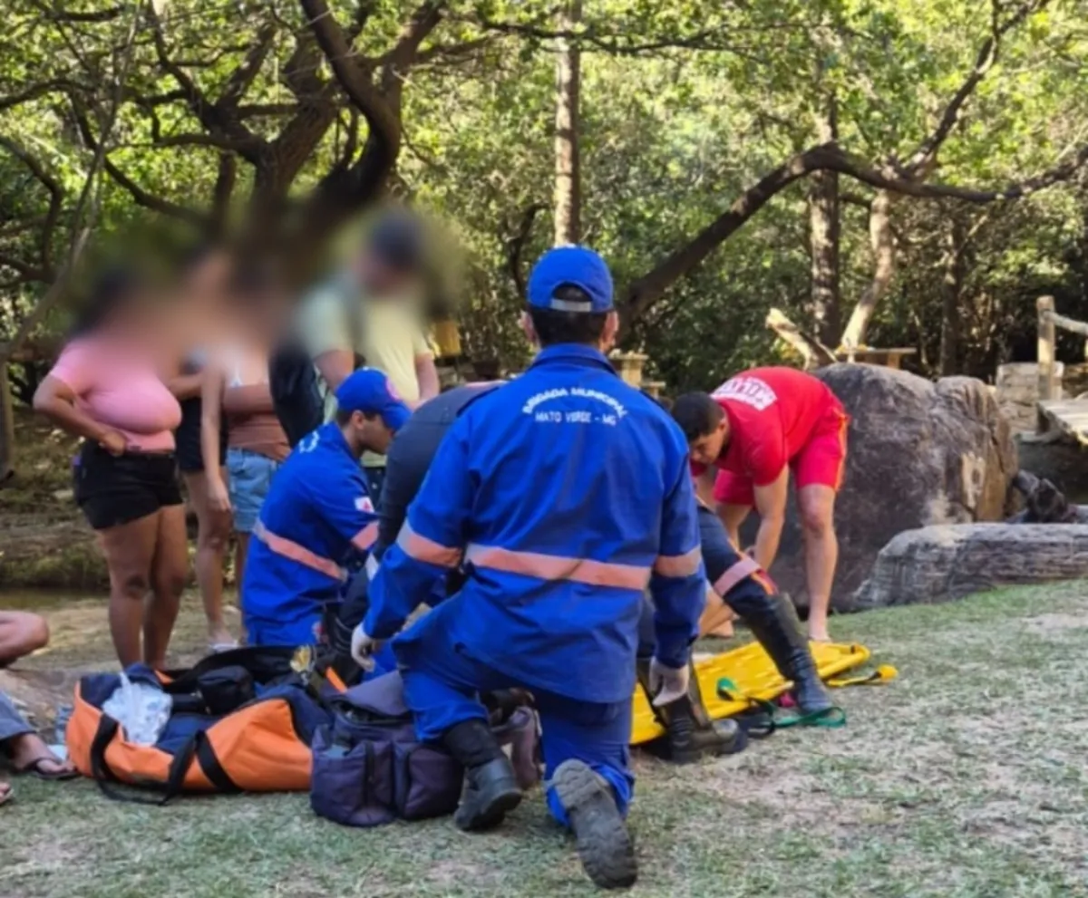 Adolescente que participava de excursão escolar morre afogado em cachoeira de Mato Verde