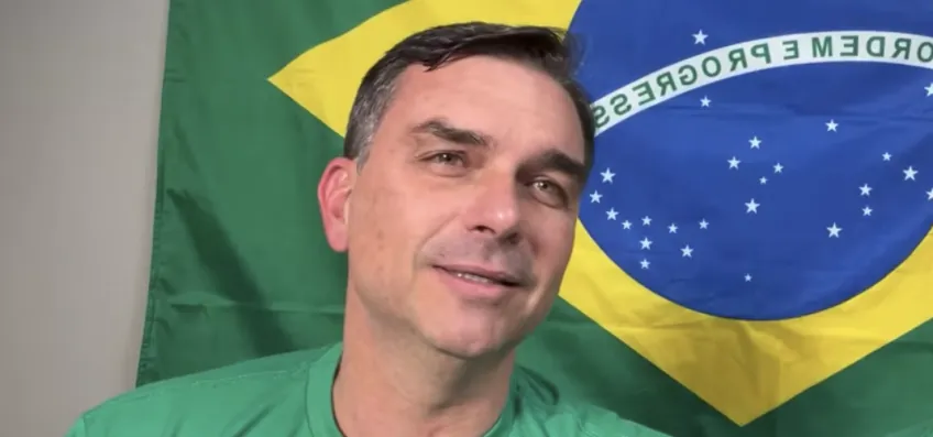 Flávio diz que tentou barrar tarifaço dos EUA: “Lula cavou pênalti”