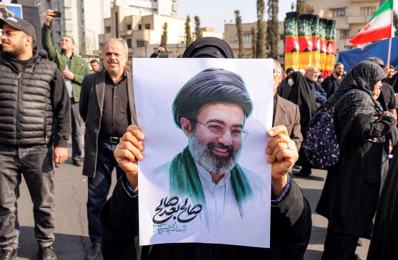 Novo líder supremo do Irã, Mojtaba Khamenei está 'são e salvo' após ferimentos na guerra, diz governo