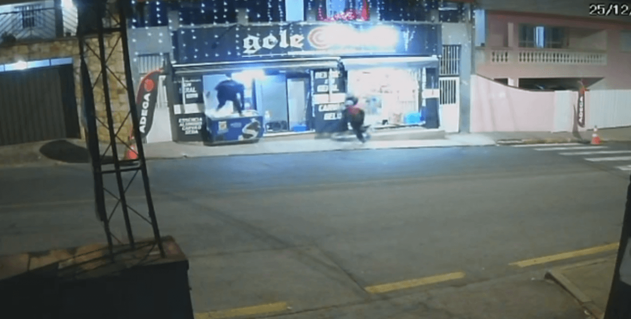 VÍDEO: homem é preso após vítimas reagirem a assalto em adega de Itatiba