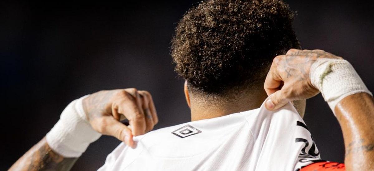 Neymar despista com relação à seleção: ‘Um dia você é aposentado, outro tem de ir para Copa’