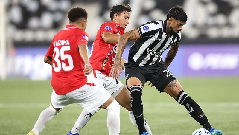Botafogo sai atrás, mas busca empate com o Caracas na estreia da Sul-Americana
