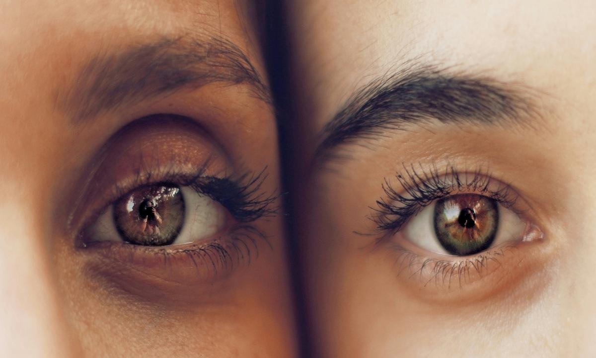 O que significa manter o olhar fixo em uma conversa, segundo a psicologia