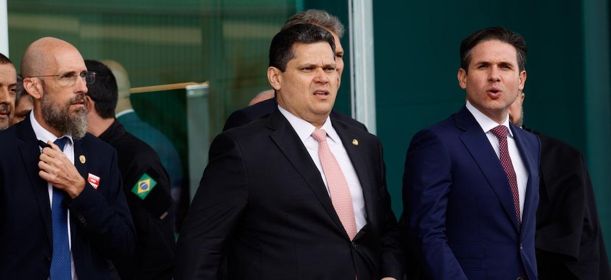 Alcolumbre diz que ouvirá advocacia do Senado para decidir sobre quebra de sigilo de Lulinha