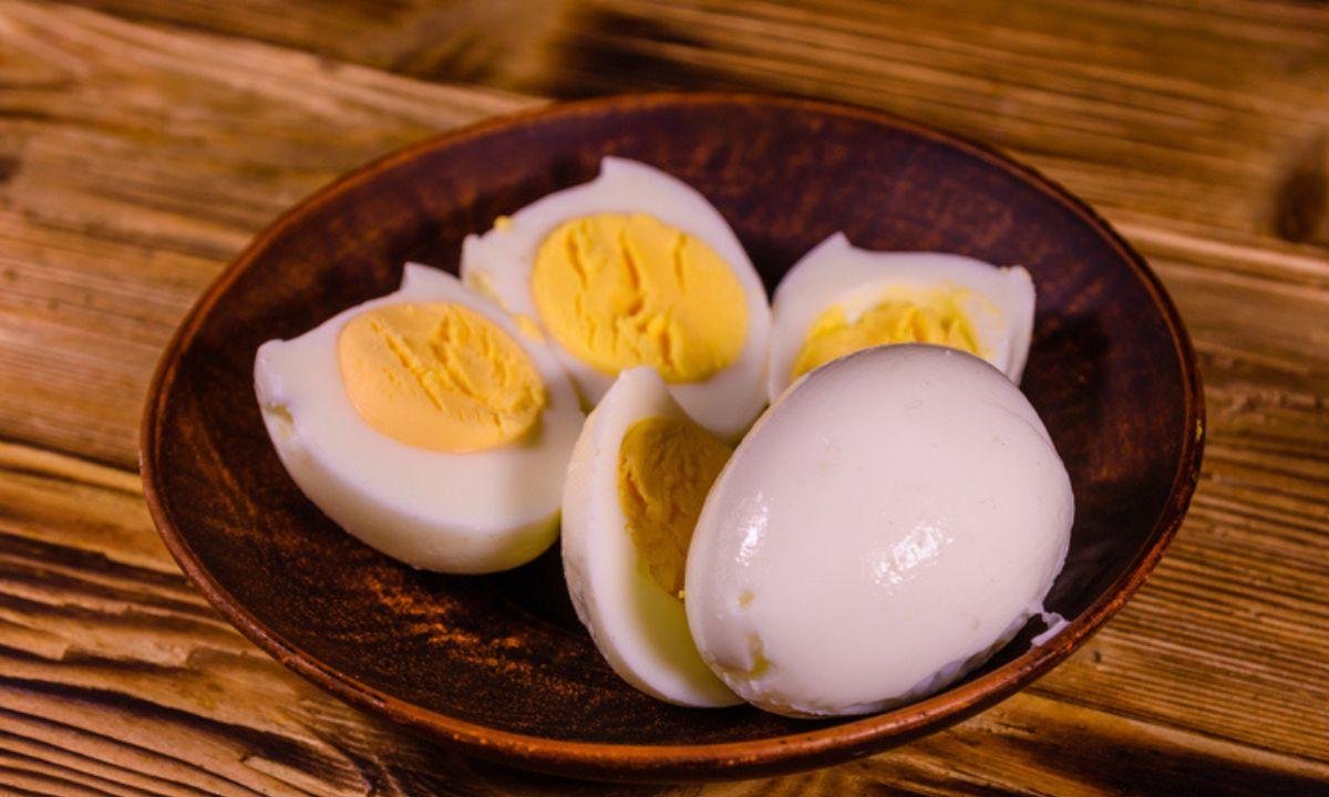 Por que chefs desligam o fogo após ferver o ovo