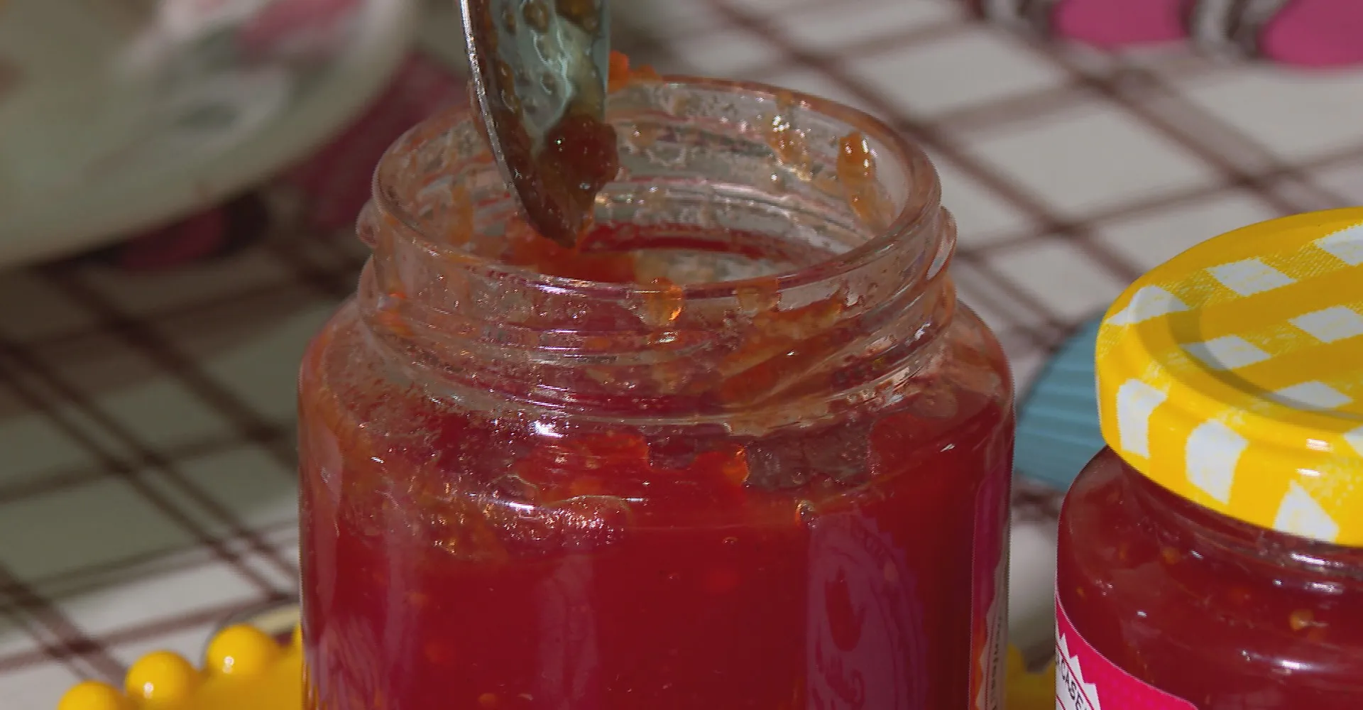 Geleia de tomate com pimenta: aprenda receita agridoce com a fruta