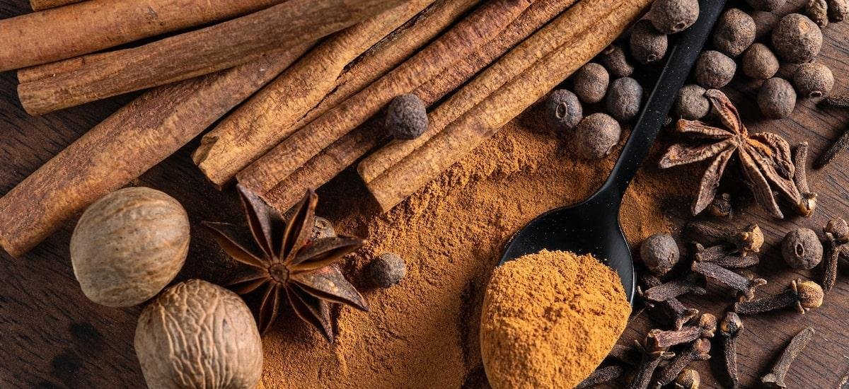 A especiaria que pode ajudar a reduzir o açúcar em receitas