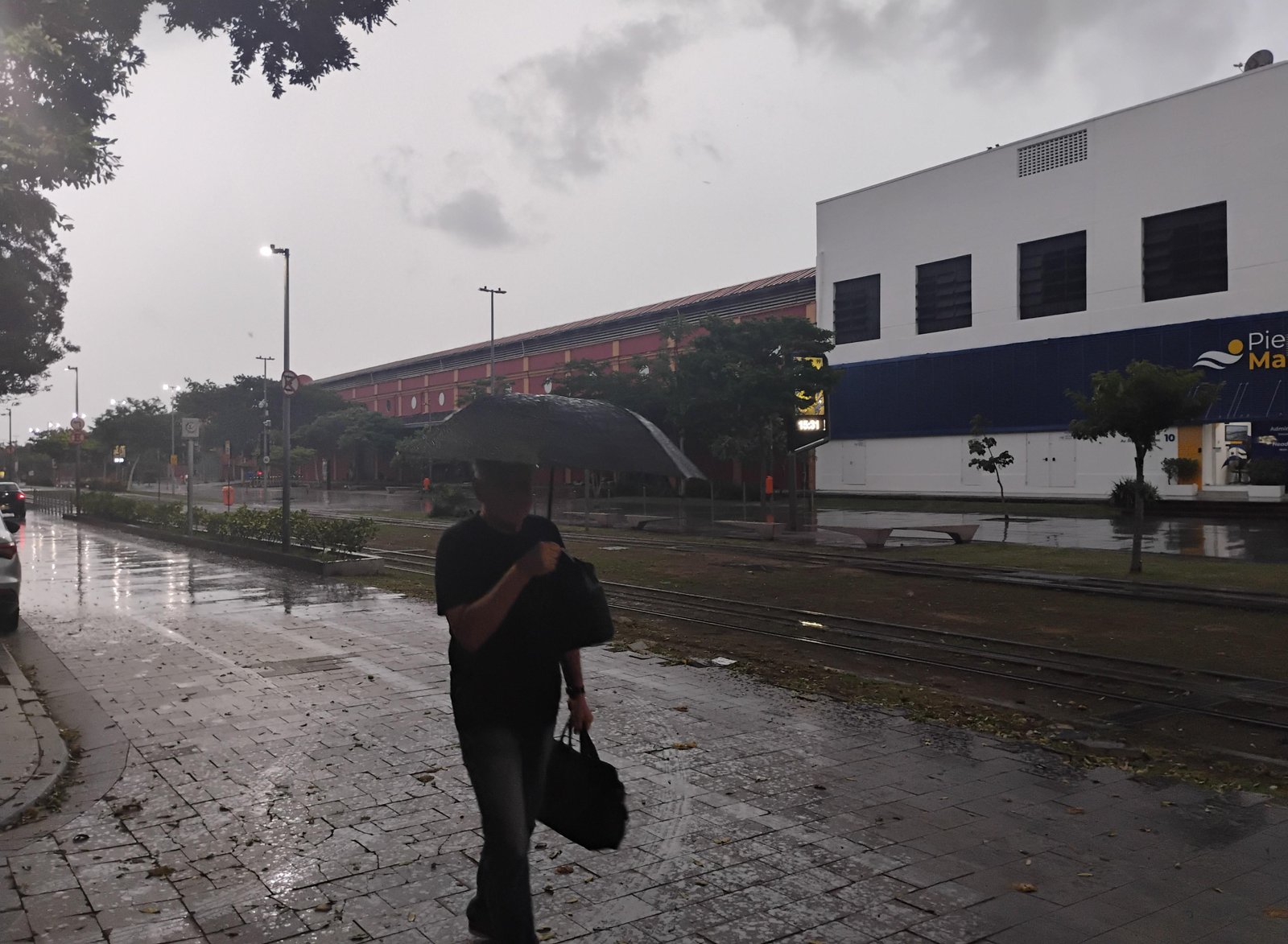 Rio está sob alerta de chuvas fortes nesta terça-feira, com previsão de pancadas