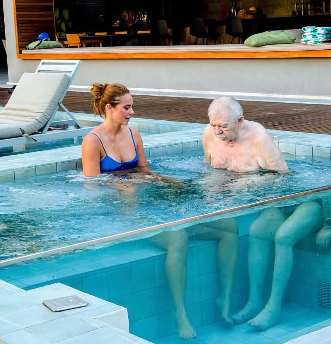 Paolla Oliveira emociona com foto do pai, que enfrenta condição de saúde delicada