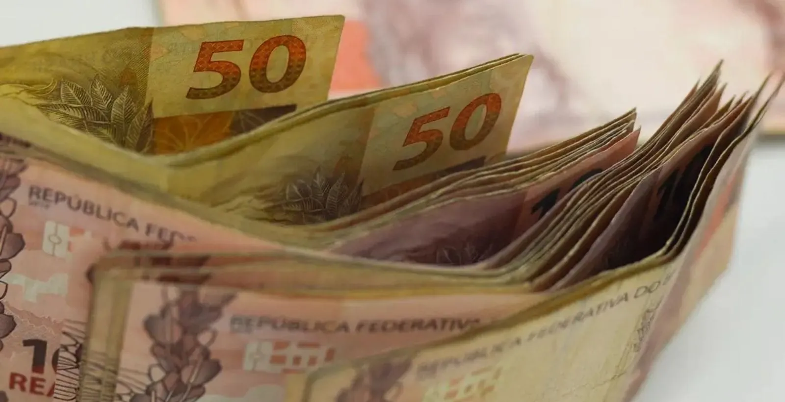 Desenrola 2.0: Governo estuda liberar FGTS para dívidas