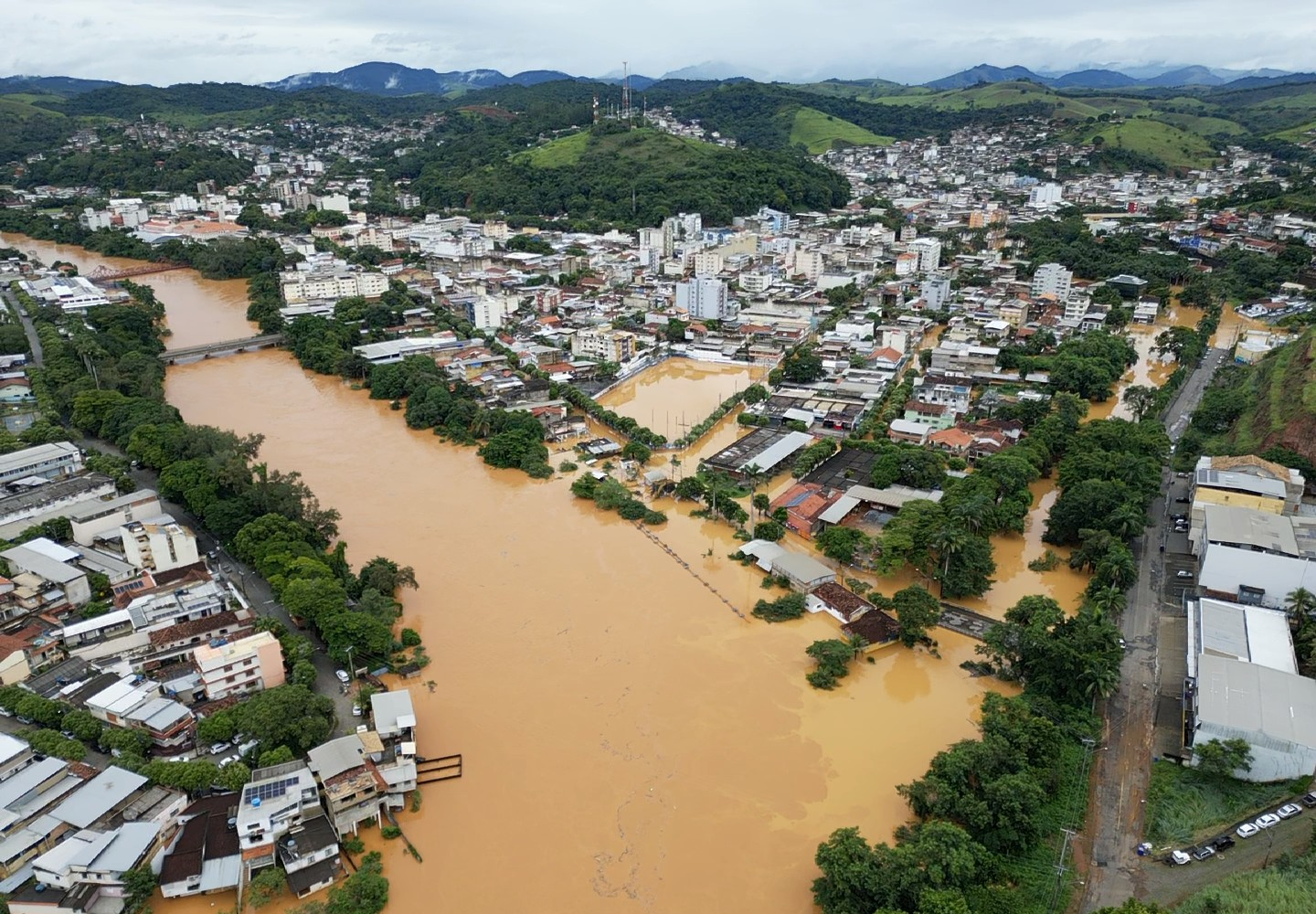 Chuva em Cataguases: temporal deixa desabrigados e um desaparecido | G1