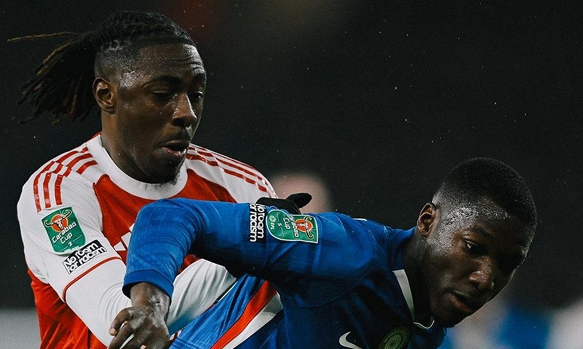 Arsenal vence Chelsea e garante vaga na final da Copa da Liga Inglesa