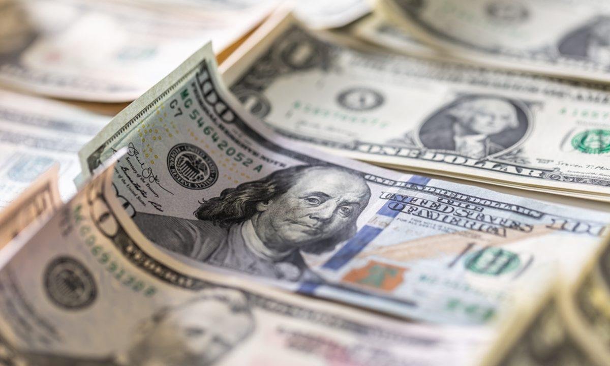 Dólar sobe e Bolsa cai com inflação acima do esperado pelo mercado