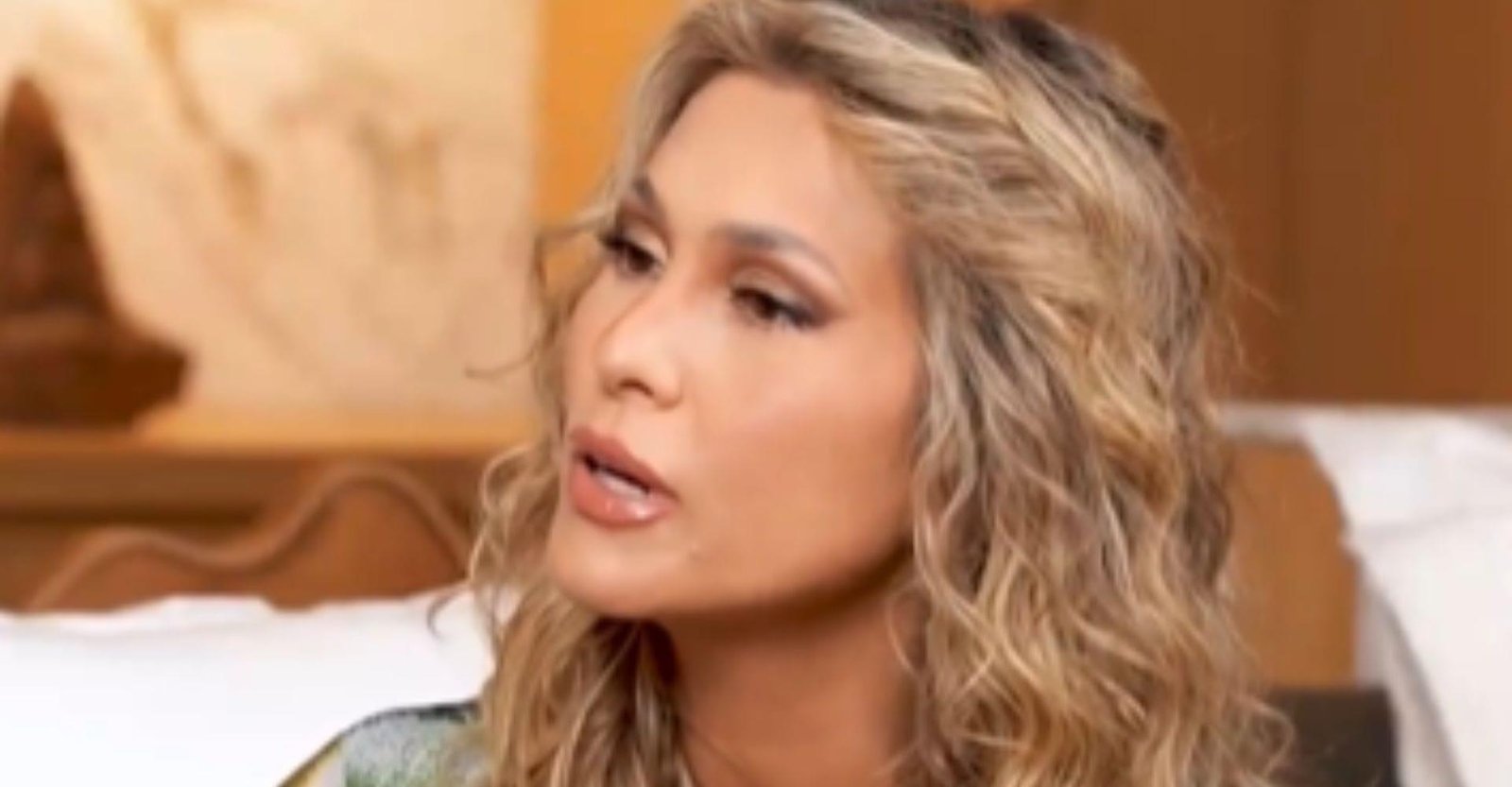 Com medida protetiva, Lívia Andrade expõe que ex sumiu com R$ 10 milhões