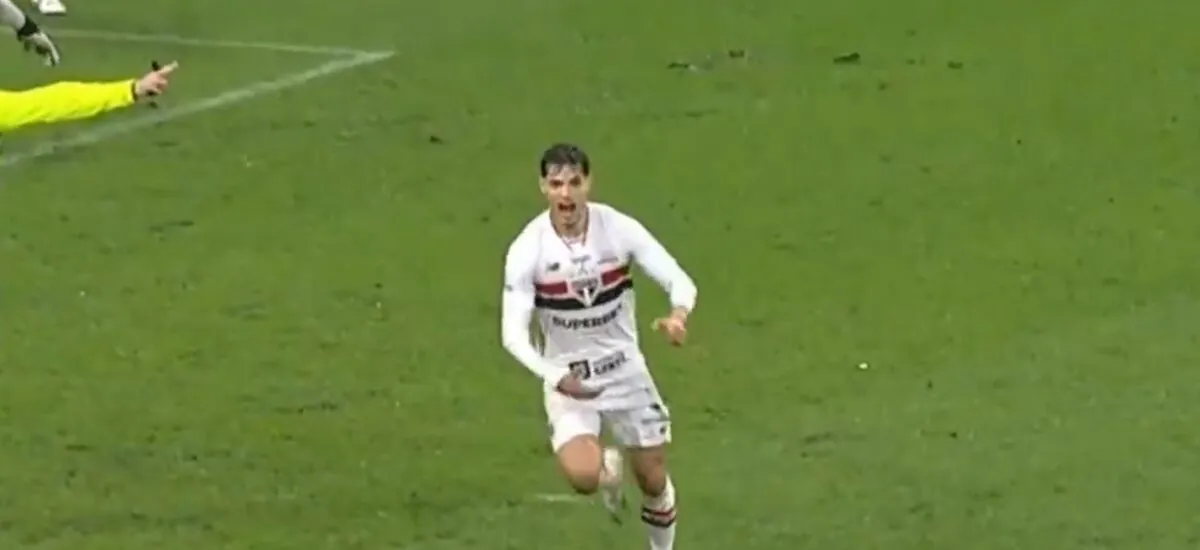 Corinthians x São Paulo tem confusão após gol, Calleri atingido e gesto ‘obsceno’ de Bobadilla; veja