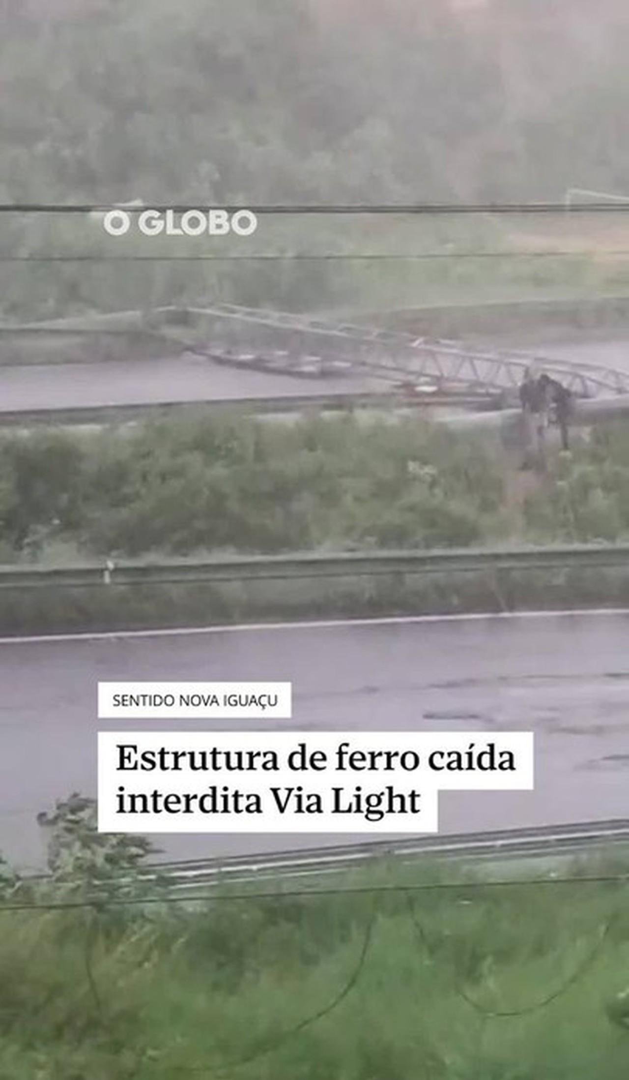 Via Light é interditada após queda de estrutura de ferro no sentido Baixada Fluminense; vídeo