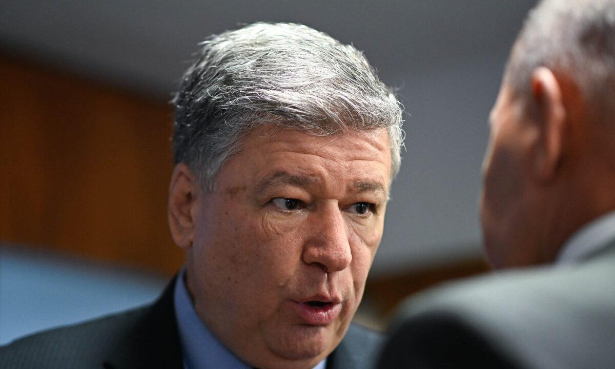 Presidente da CPMI do INSS quer investigar duas igrejas evangélicas