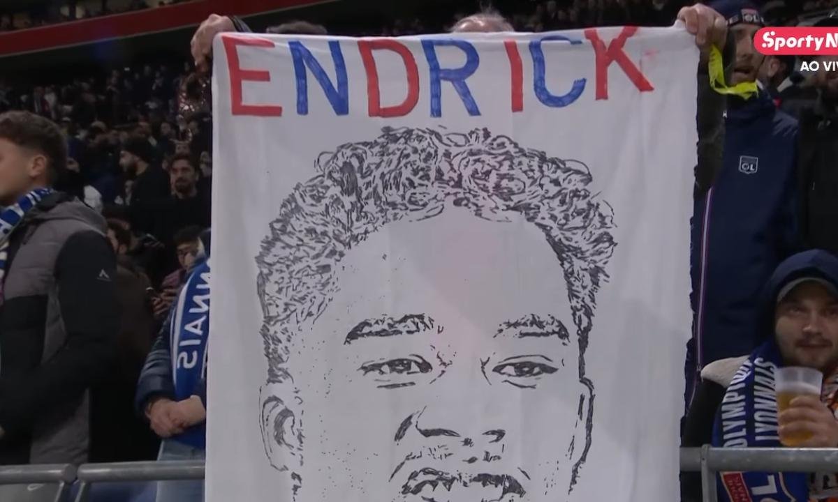 Sensação na França: torcida do Lyon se derrete por Endrick