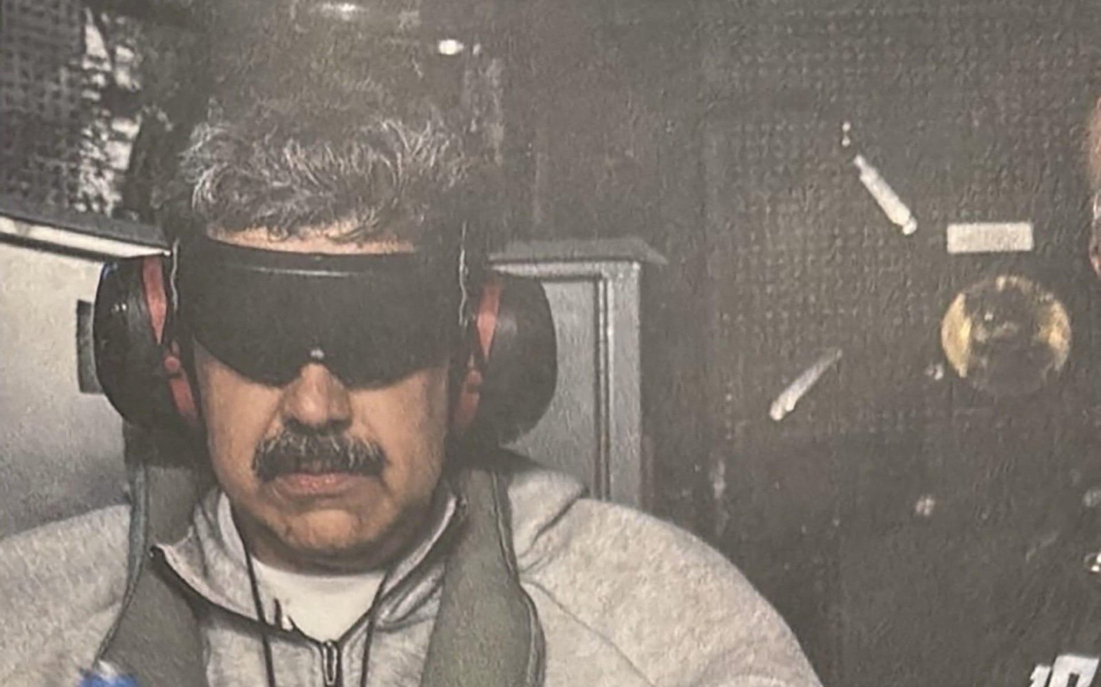 Maduro foi entregue como um trófeu para Trump, diz especialista