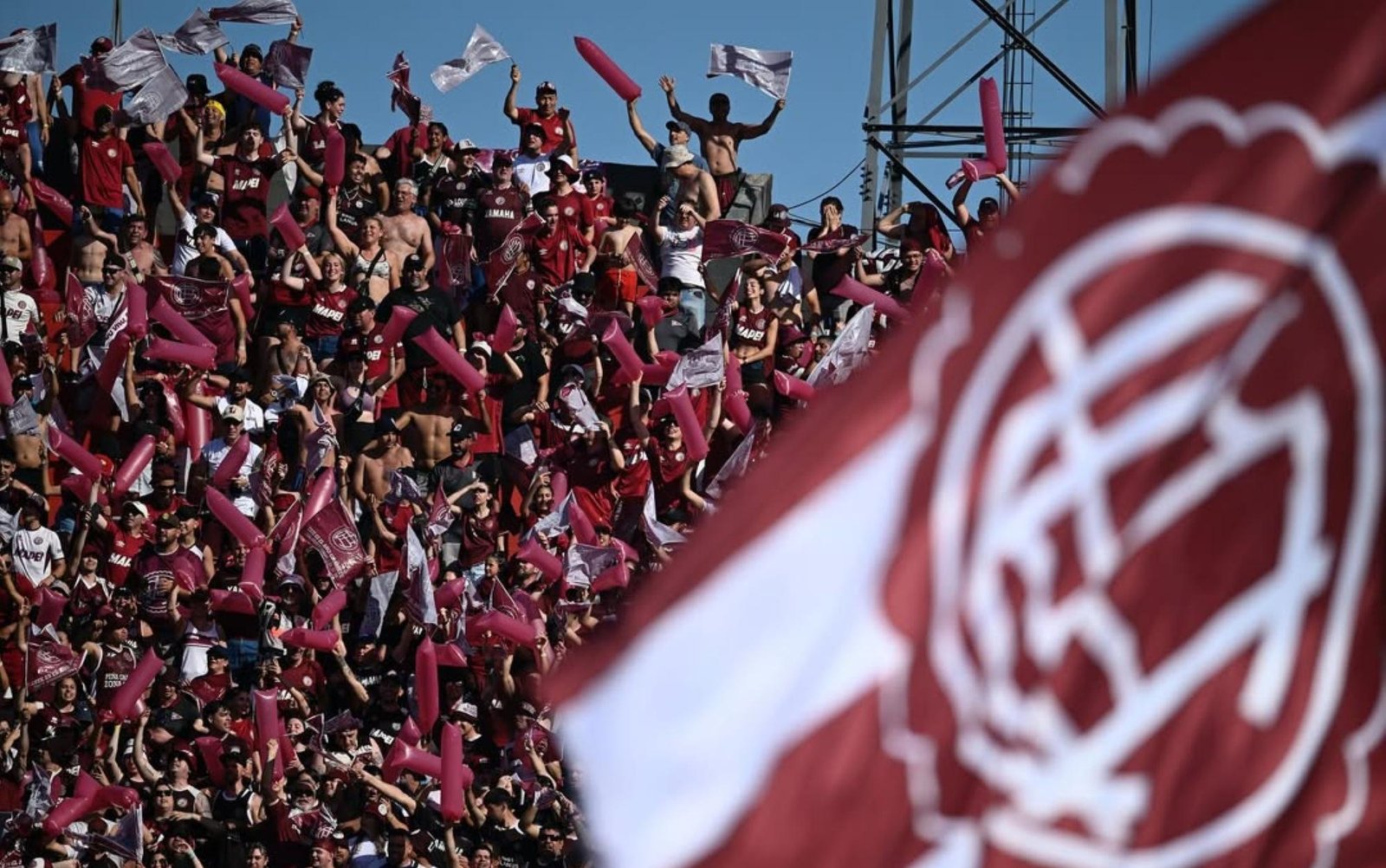 Lanús alerta torcedores sobre racismo no Brasil: "Delito grave"