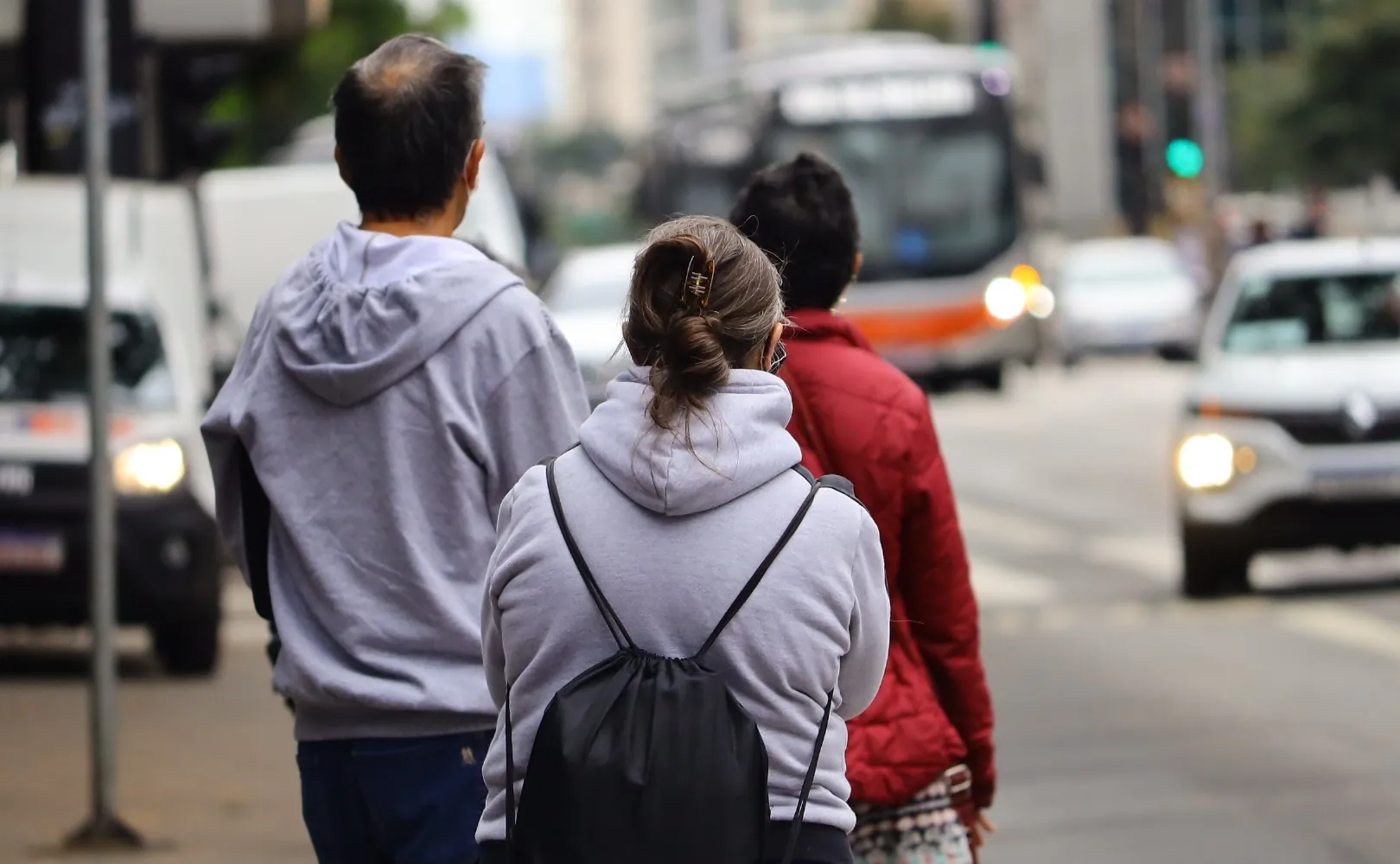 Frente fria muda o tempo em SP nesta sexta e derruba temperaturas no fim de semana