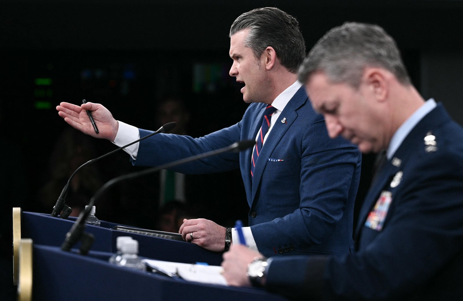 Contradições entre autoridades do governo Trump expõem dilema dos EUA na guerra contra o Irã