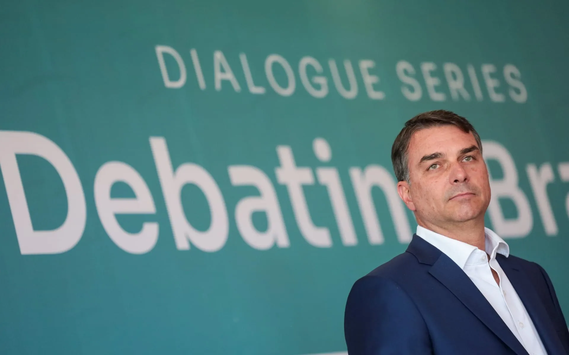 Reunião de Flávio com diplomatas motivou cancelamento de vistos