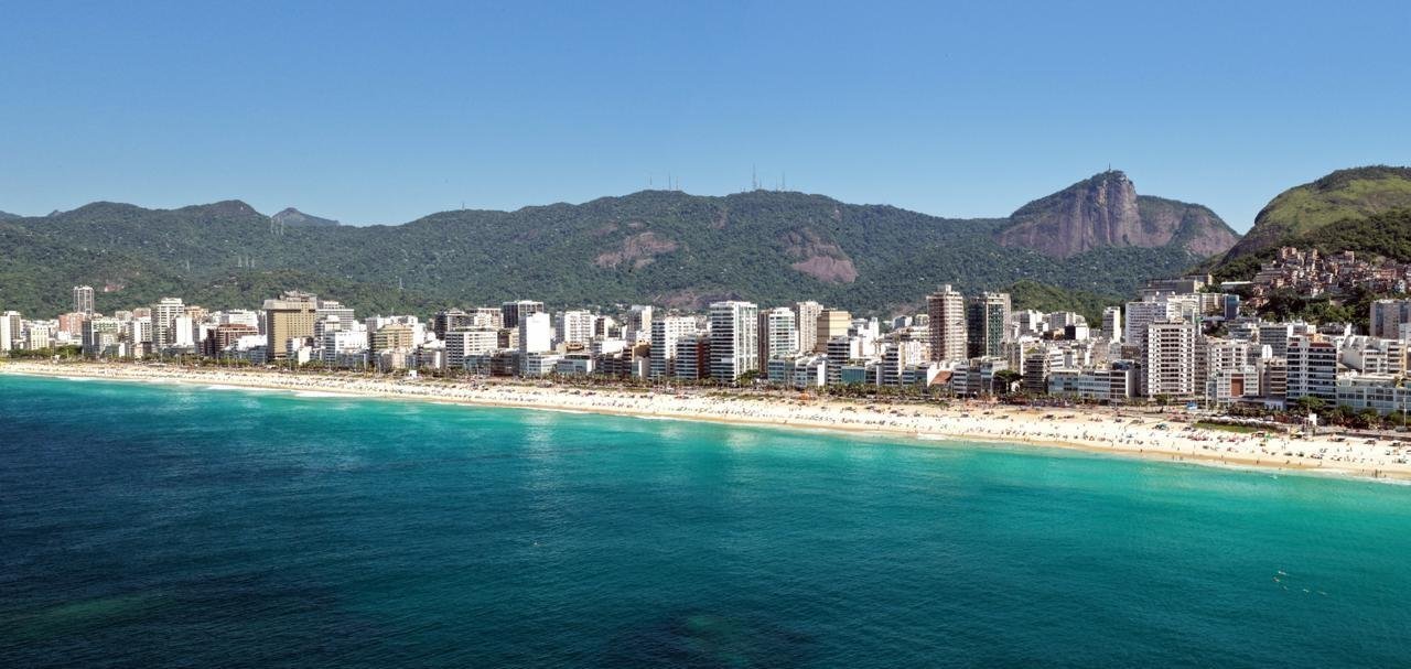 Laje de Santo Antônio em Ipanema é revelada por mar cristalino | G1