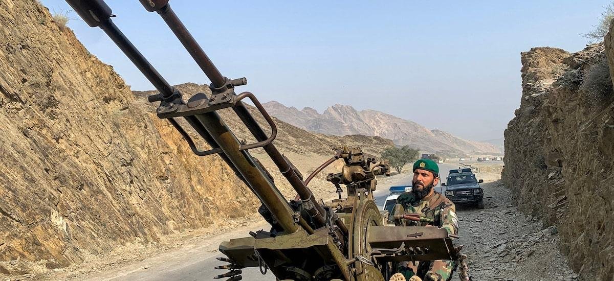 O que se sabe sobre os confrontos entre Paquistão e Afeganistão