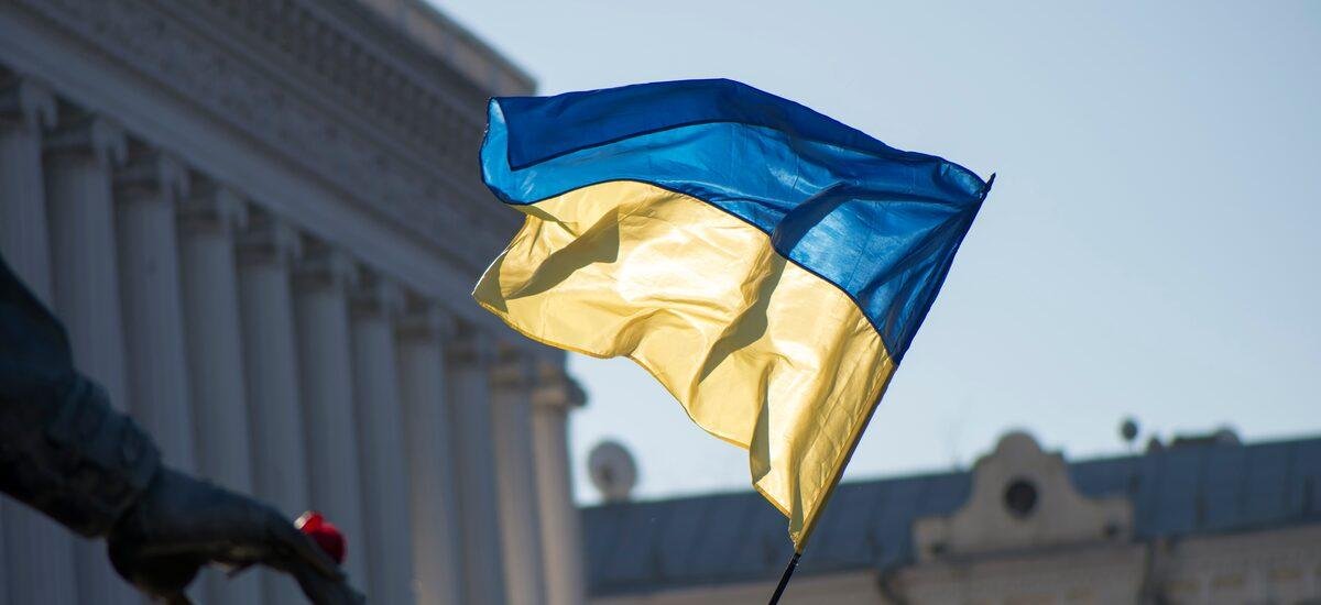 Autoridades ucranianas afirmam que duas pessoas morreram em ataques russos em Kiev