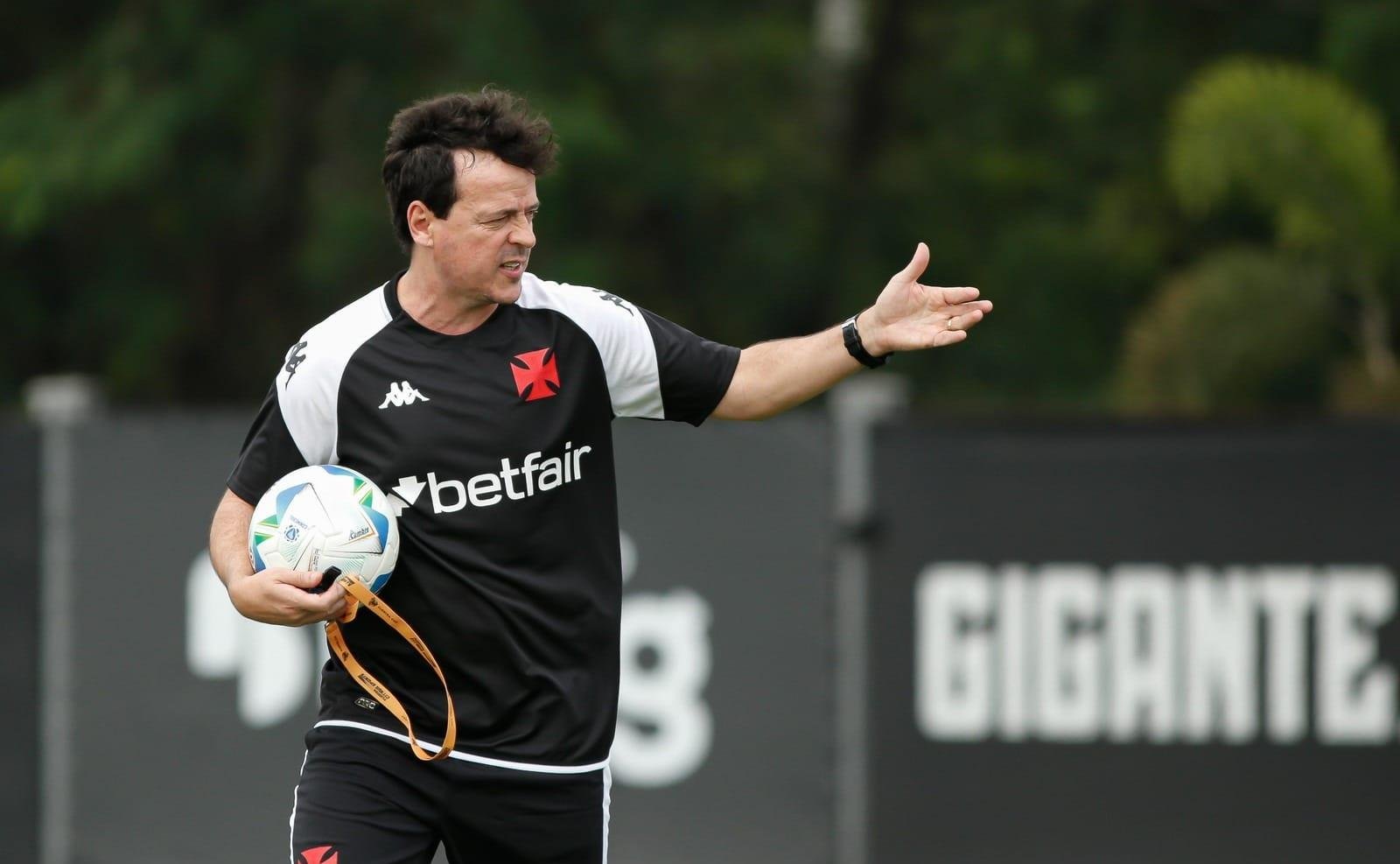 Em crise, Vasco abre a semifinal do Carioca no clássico com o Fluminense