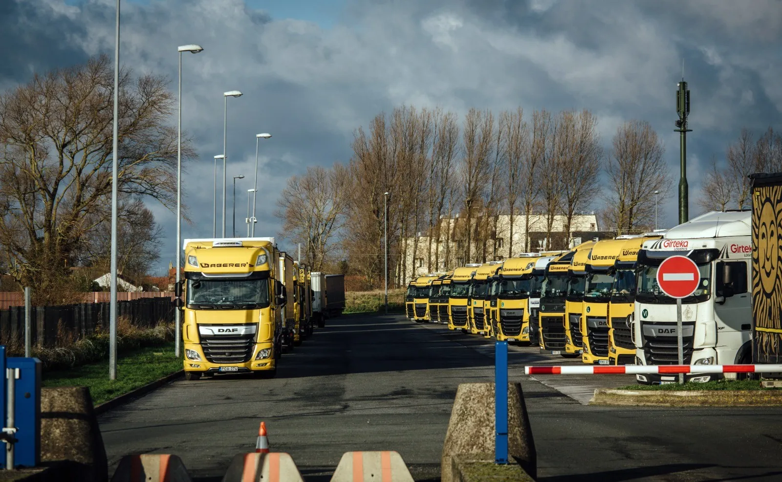 França vai oferecer crédito a pequenas empresas afetadas pela alta do combustível