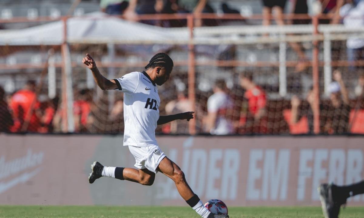 Alexsander tem ruptura total do ligamento e desfalca o Atlético-MG