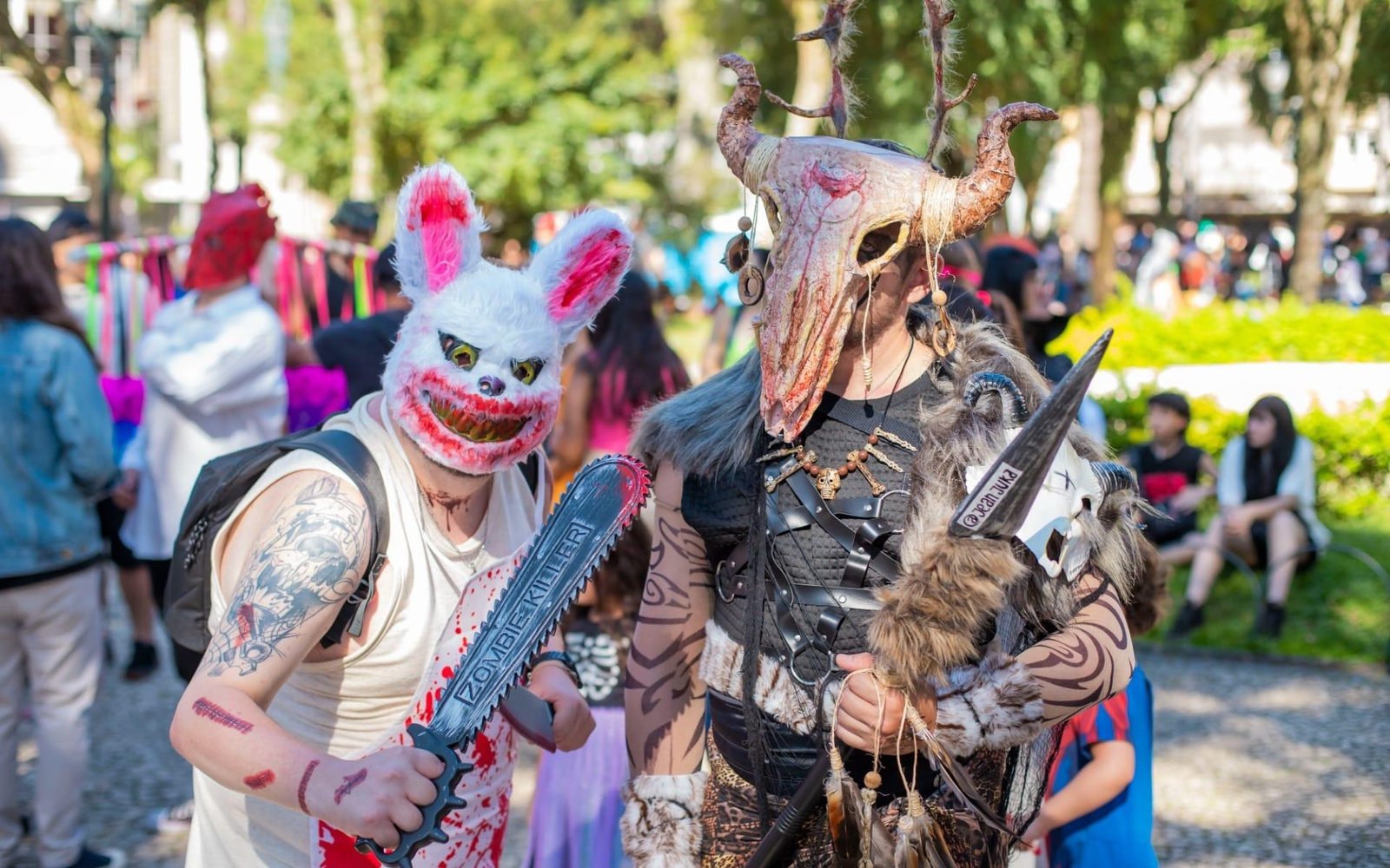 Zombie Walk leva 40 mil ao Centro de Curitiba no Carnaval