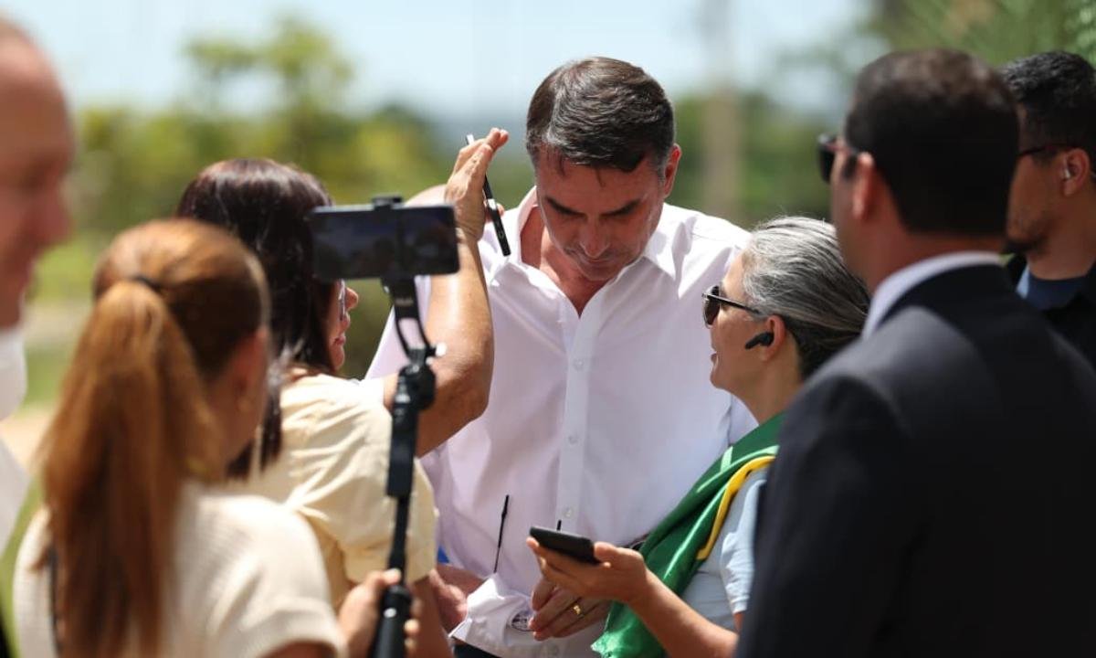 Flávio Bolsonaro: Lágrimas, votos e a ilusão da anistia