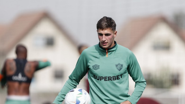 Bernal sofre lesão parcial do ligamento do joelho direito e desfalcará o Fluminense por um mês