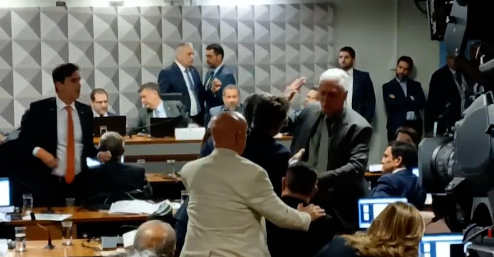 De 'VAR' de Alcolumbre a recurso no STF: o que pode acontecer com decisão da CPI do INSS sobre sigilos de filho de Lula