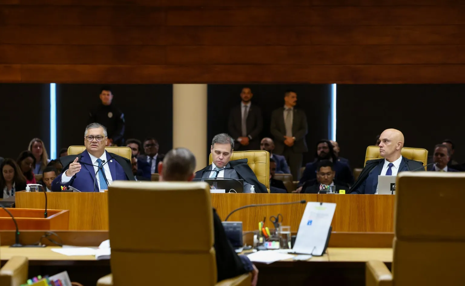 ‘Pode chorar’, ‘PF paralela’ e ‘alegação patética’: os bate-bocas entre ministros do STF durante sessão sobre Moraes