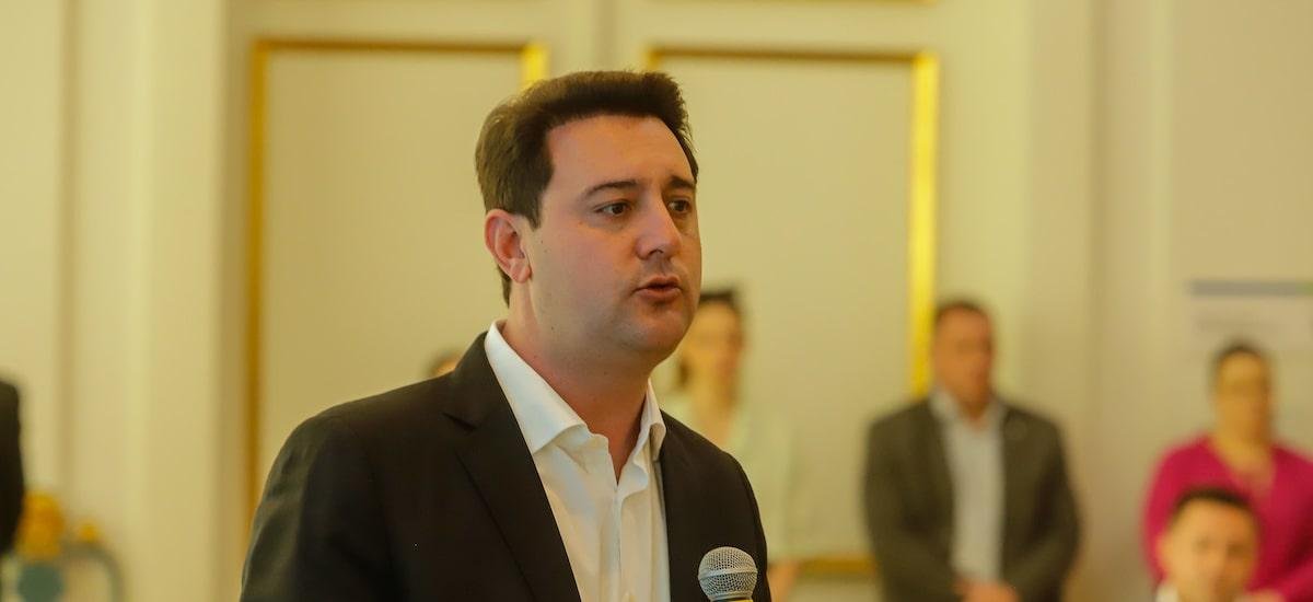 Ratinho Jr. defende privatização suspensa por Dino: ‘Não posso deixar virar os Correios’