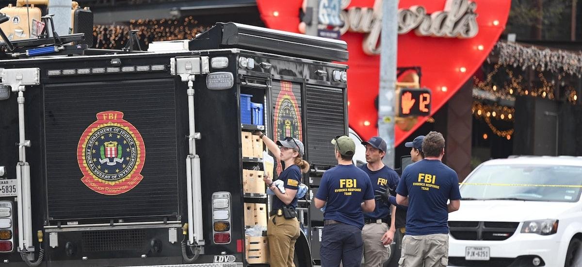 Ataque a tiros deixa três mortos no Texas; FBI fala em possível ato de terrorismo