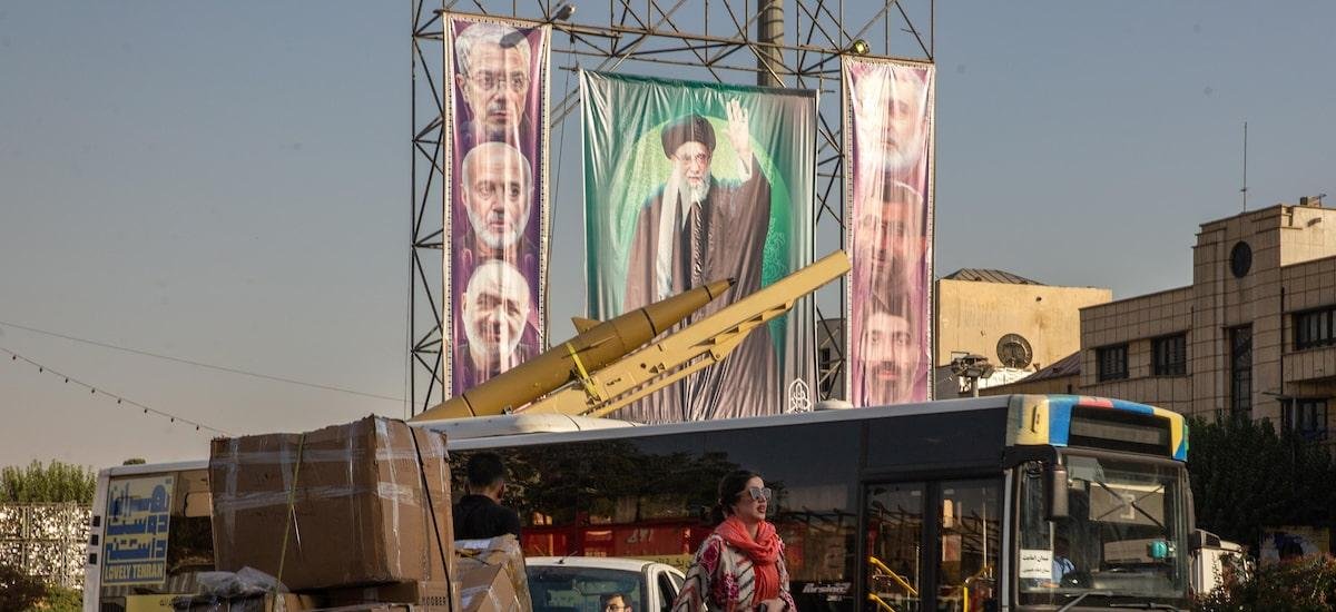 Ameaças militares, ambiguidade e pressão: Trump volta seus olhos ao Irã