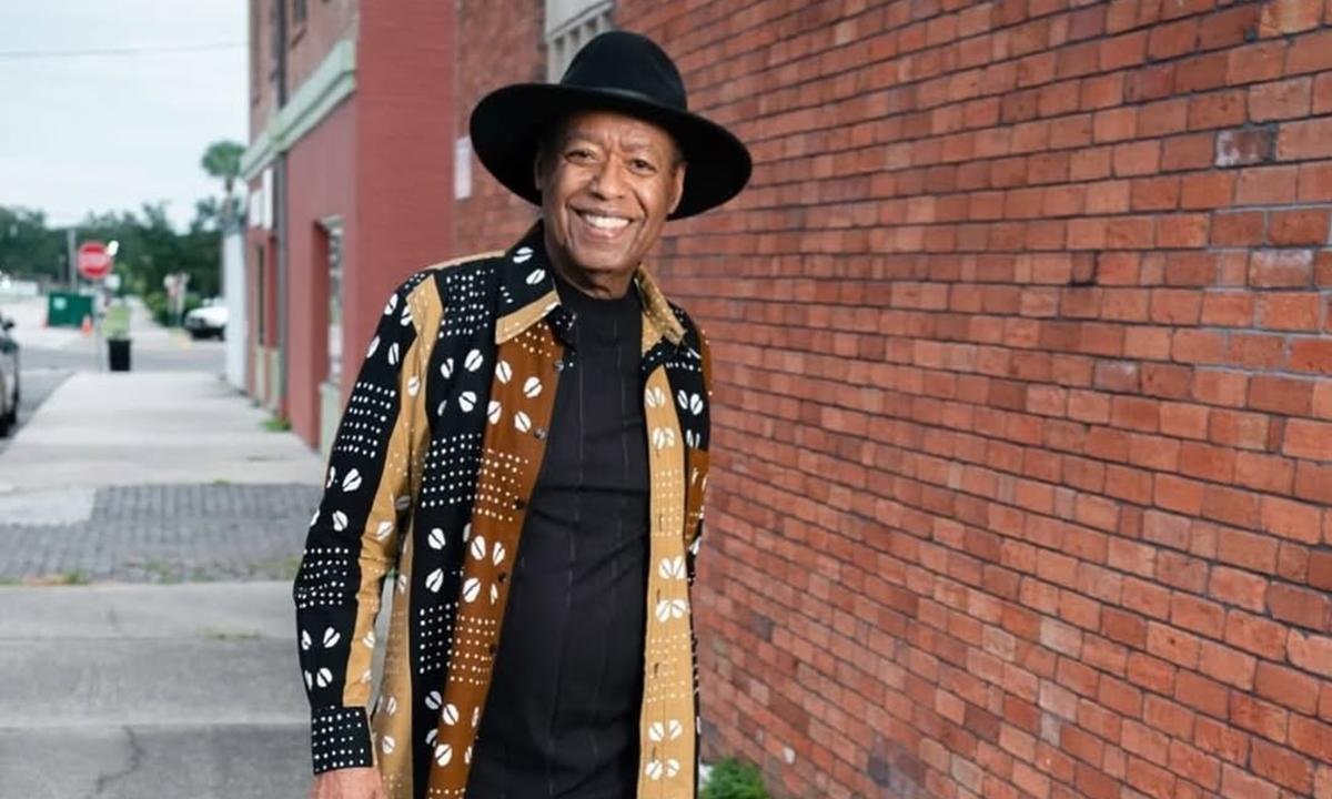 Morre o cantor gospel Ron Kenoly aos 81 anos