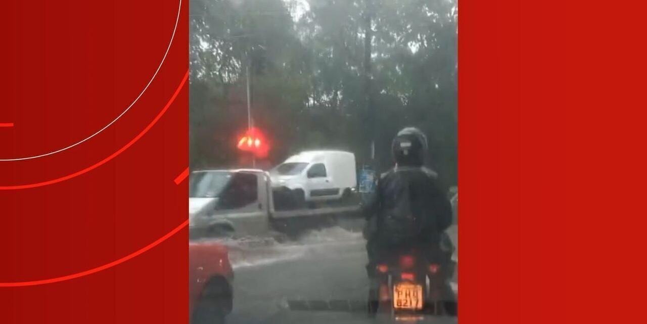 Chuva em Manaus causa alagamentos e falta de energia; veja vídeo | G1