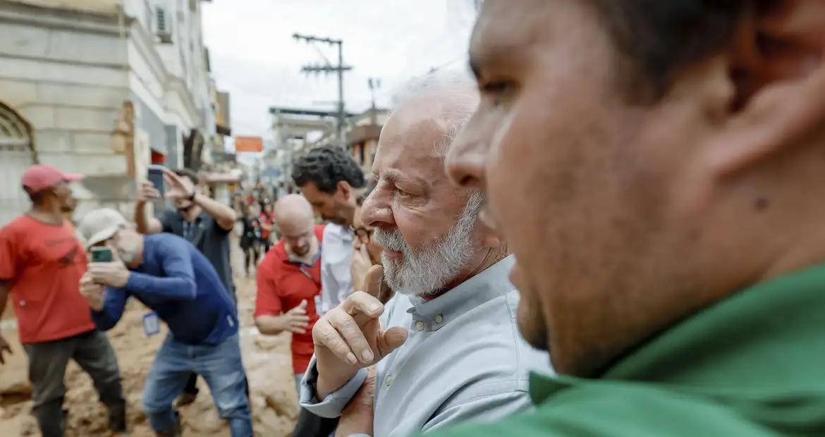 Perdas materiais serão recuperadas, diz Lula em visita a Minas Gerais